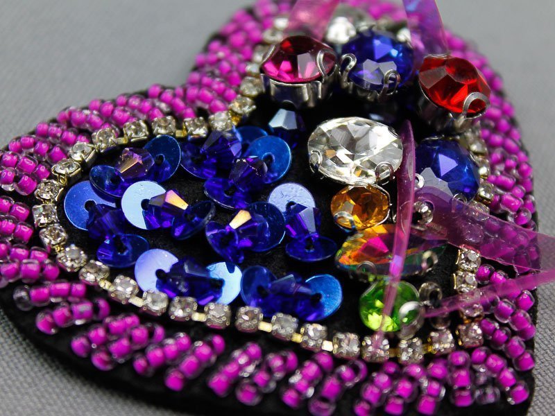 Nieuwe applicatie met strass steentjes Nieuwe applicatie met strass steentjes